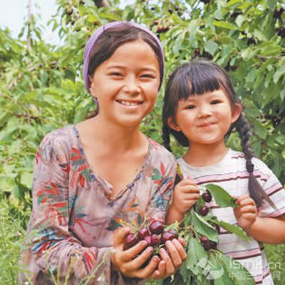 �������Ͻ��ļ��_�����҈@����(d��ng)?sh��)�СŮ��չʾ��ժ�µę��ҡ�����ӛ�?g�z