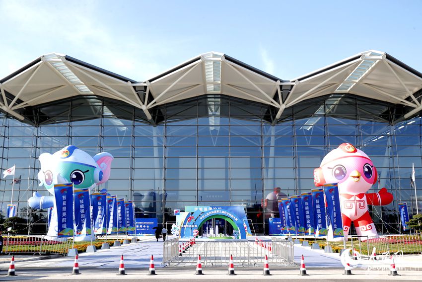 �ڶ��ü��܏���Փ������ԭ���H��չ�����e�k������W(w��ng)ӛ�� ��־�h(yu��n)�z