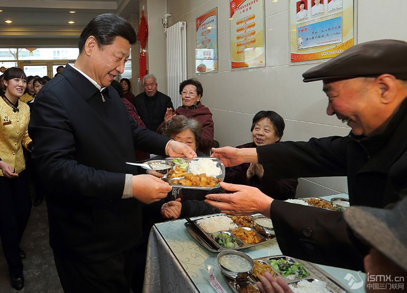 2013��2��4������(x��)��ƽ����ӛ�������C�m��һ���B(y��ng)�ϲ͏d������һ�P����v�v������͵�һλ������ǰ��