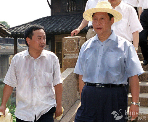 2005��8��3�գ���(x��)��ƽ���㽭���dͩ�l(xi��ng)�О��(zh��n)�{(di��o)�й��(zh��n)���o�������Y�ψDƬ