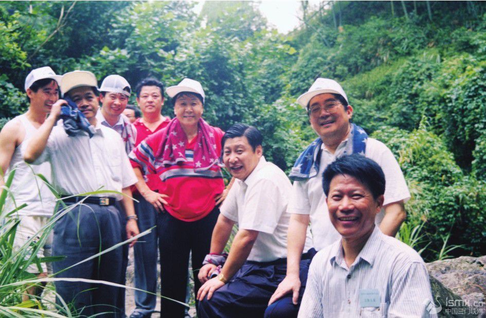 1999��6������(x��)��ƽ�ڸ���ɭ�ֹ��@���Ӽo��ë��ϯ���l(f��)չ�w���\�������������w�|(zh��)���}�~47�����ɽ������������DƬ��Դ������(x��)��ƽ�ڸ������ԣ���